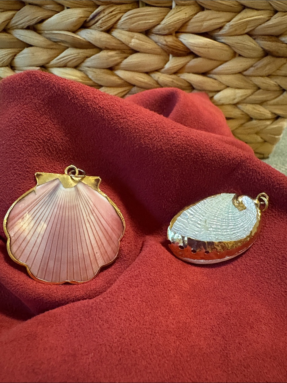 Gold-Trim Shell Pendant Necklace Charm in Pink and White